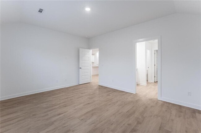 Building Photo - 138 S Maroon Ave