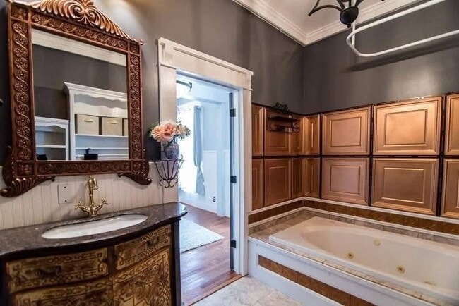 Building Photo - 407 N Moody St