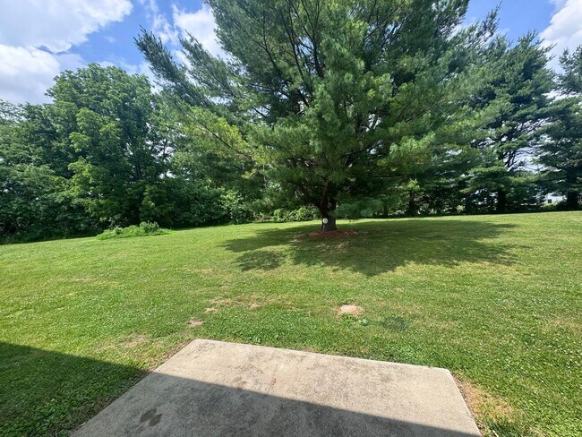 Building Photo - 5 Bd 2.5 Ba