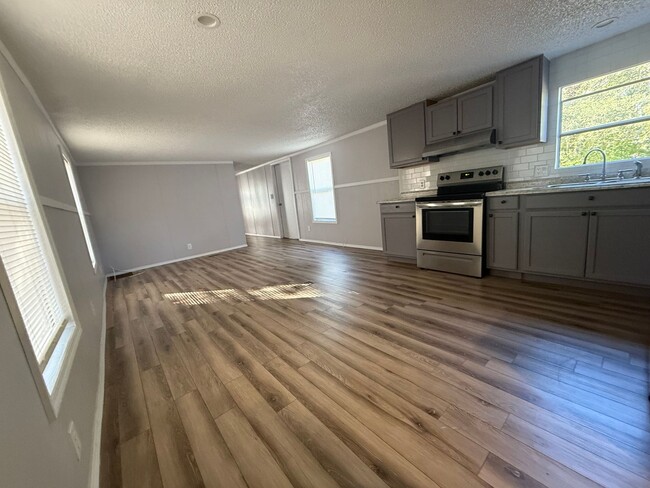 Building Photo - 3/2 Mobile Home