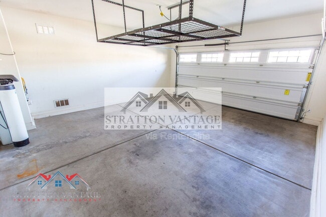 Building Photo - 7465 E Osage Ave