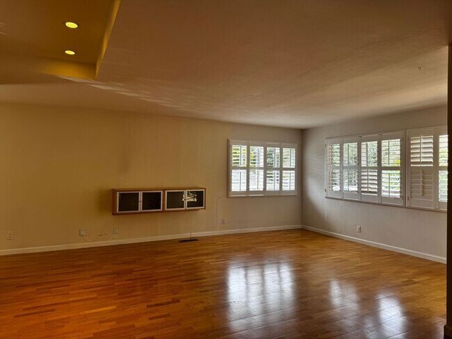 Building Photo - Charming Two Bedroom Pacific Grove Home