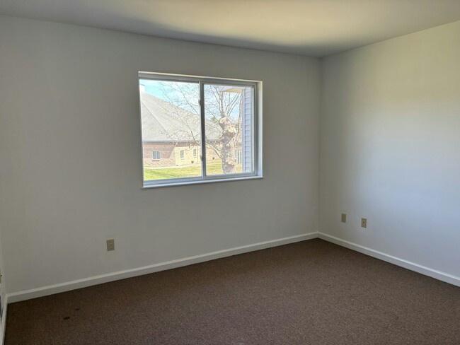 Building Photo - 103 Glen Combe Cir