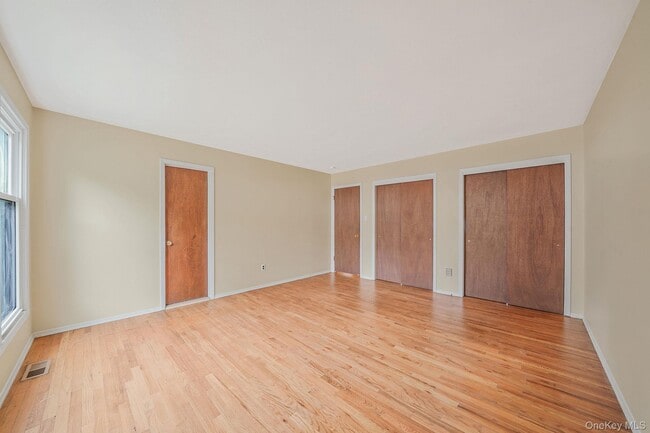 Building Photo - 386A Glen Cove Ave