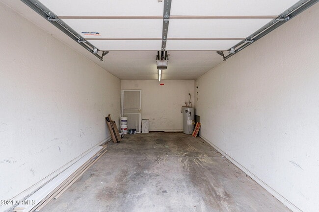 Building Photo - 7800 E Lincoln Dr