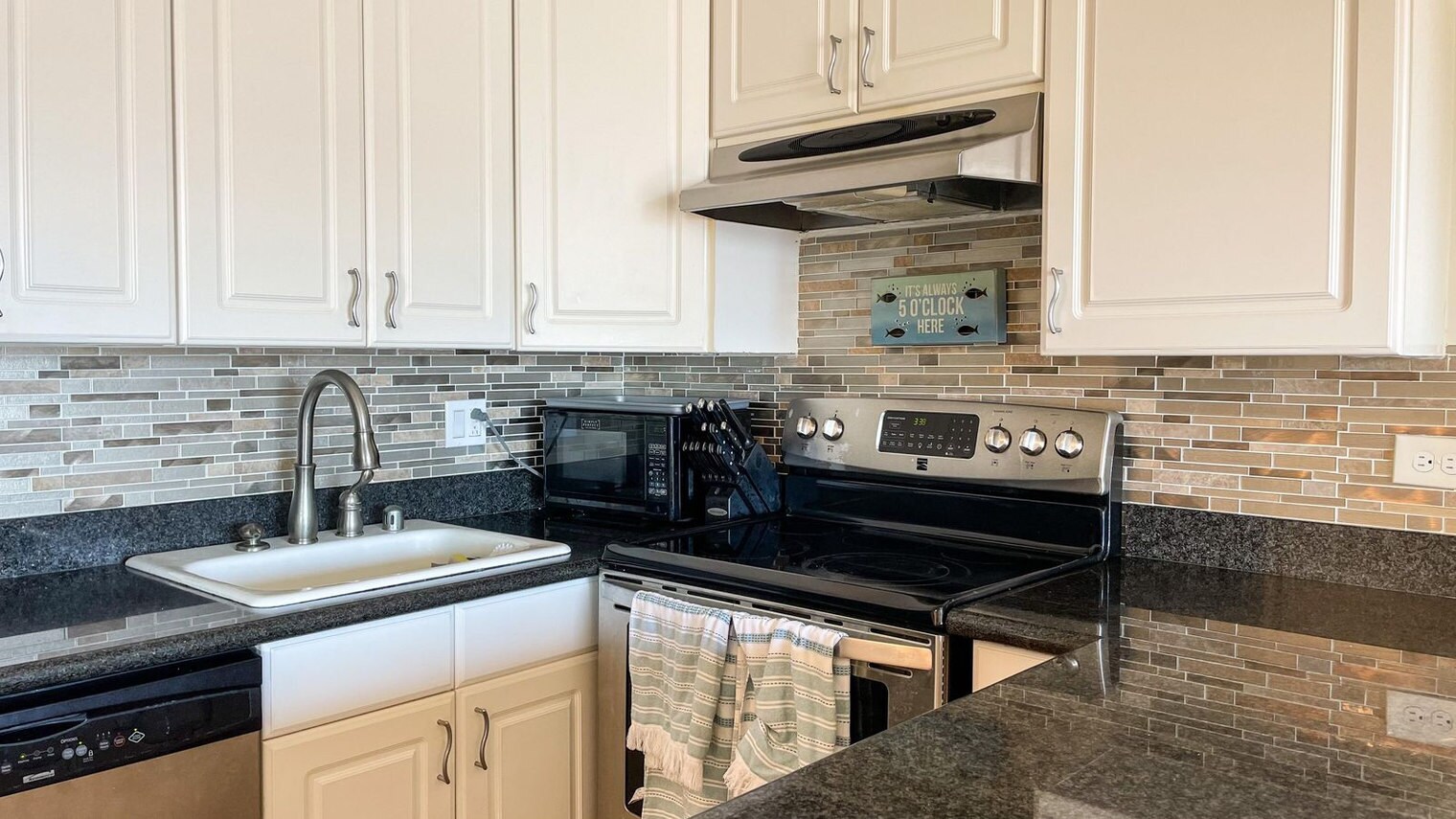 Building Photo - 411 Hobron Ln