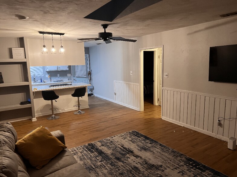 Building Photo - 2048 Canewood Ct