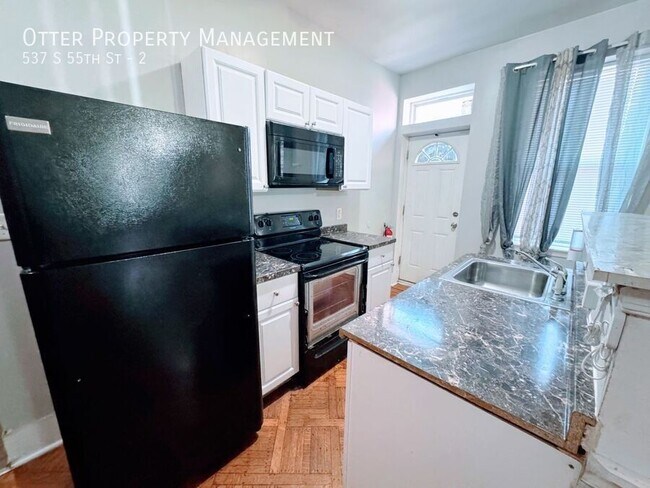 Building Photo - 537 S 55th St