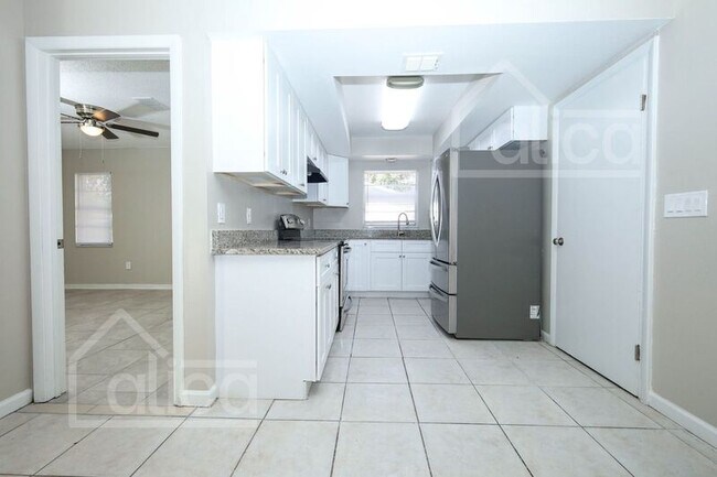 Building Photo - 4006 Luan Dr