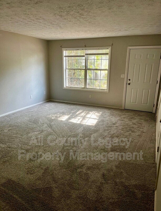 Building Photo - 2946 Spruce Cir