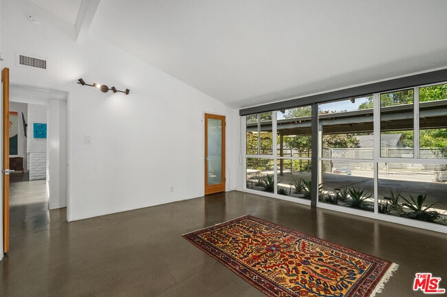Building Photo - 3641 Woodcliff Rd
