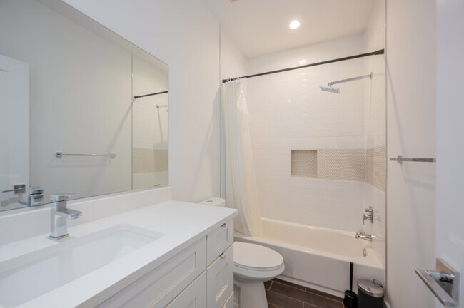 Building Photo - 404 51st St SE