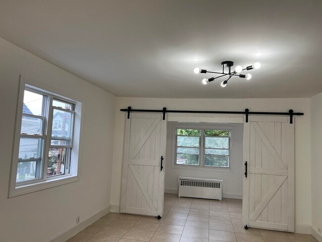 Building Photo - 22 E 39th St