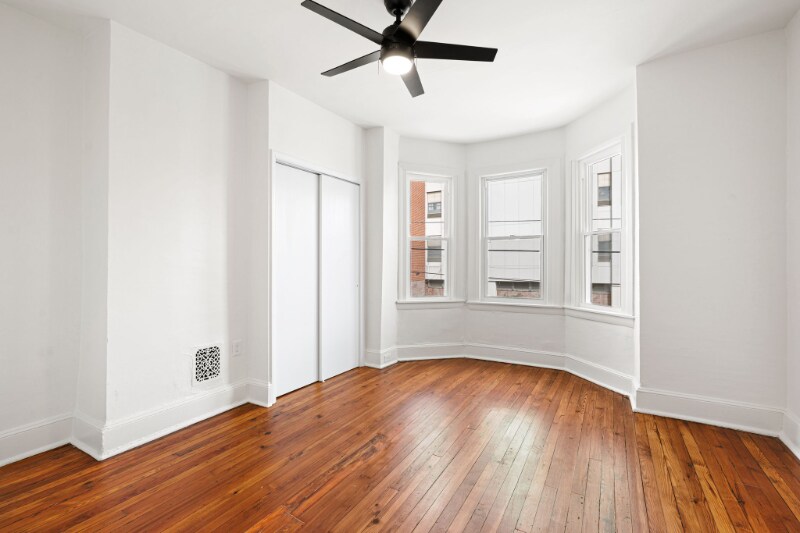Building Photo - 2528 S 63rd St