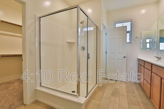 Building Photo - 5216 S 16th Pl