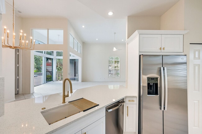 Building Photo - 1580 Clermont Dr