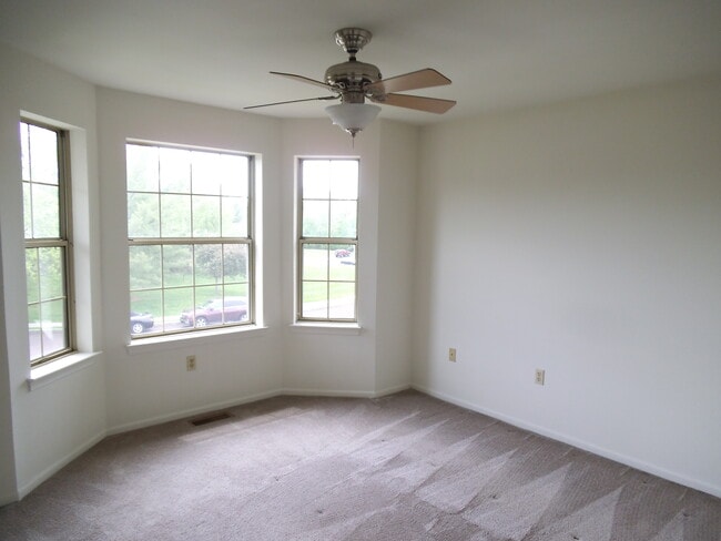 Building Photo - 322 Kent Ln