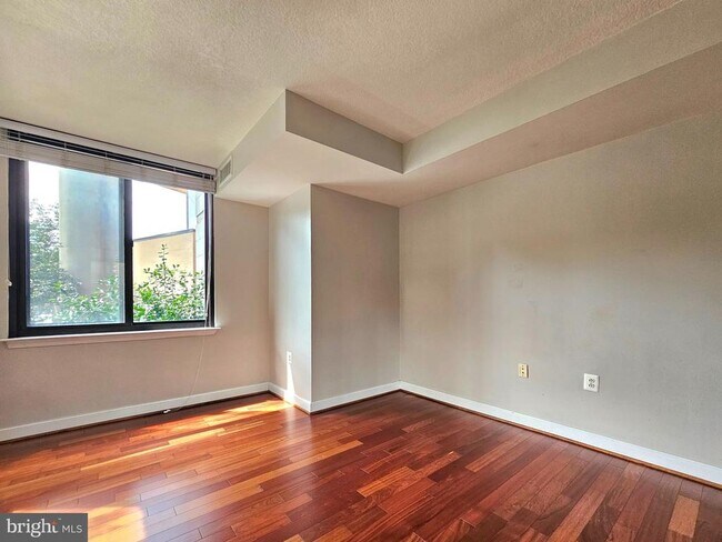 Building Photo - 2451 Midtown Ave