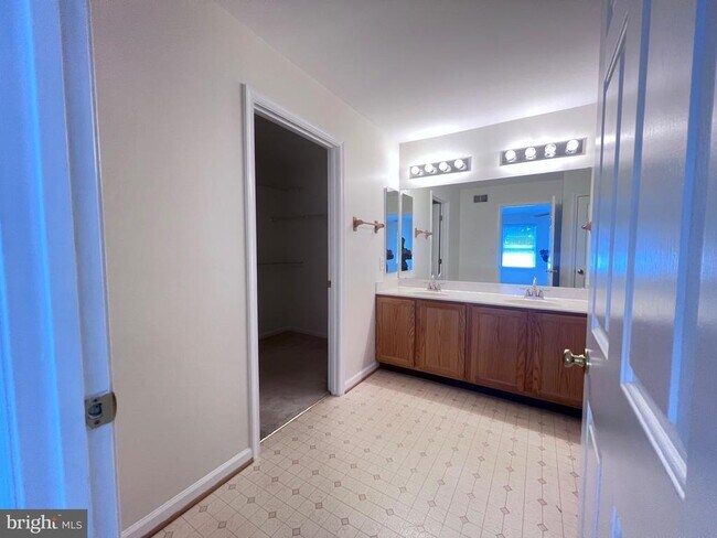 Building Photo - 17207 Sumac Ct