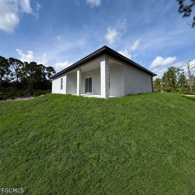 Building Photo - 847 Genoa Ave S