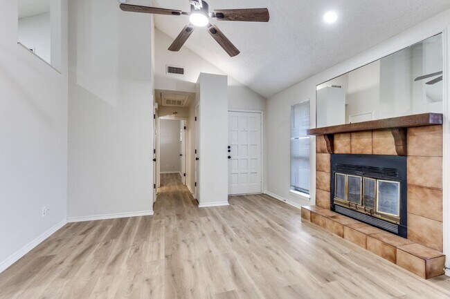 Building Photo - 418 S Las Vegas Trail