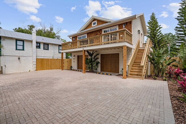 Building Photo - 30 W Castillo Dr