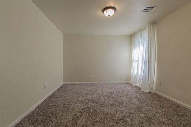 Building Photo - Modern 3-Bed, 2-Bath Home in Deer Creek School District!