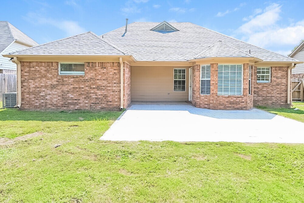 Building Photo - 10742 Wellington Dr