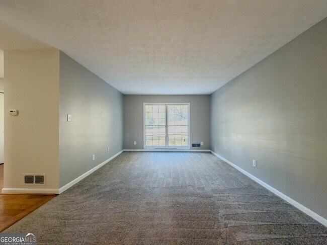 Building Photo - 518 Barbashela Cir