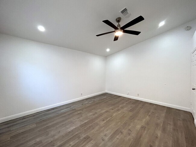 Building Photo - AVAILABLE NOW! GORGEOUS 3 Bedroom 2 Bathroom Cathedral City POOL HOME WITH SOLAR!