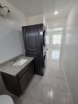 Building Photo - 13101 Lopez Rd