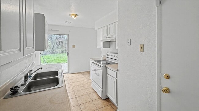 Building Photo - 130 Astoria Dr