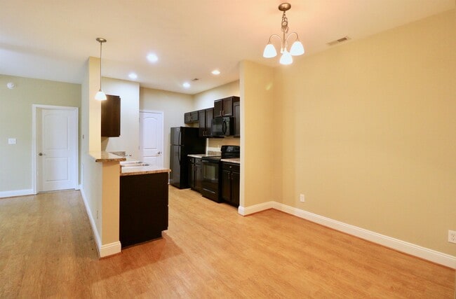 Building Photo - 302 Capstone Dr