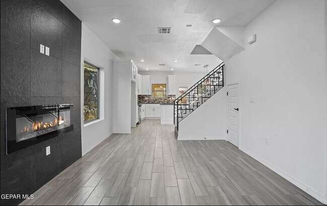 Building Photo - 6315 Escondido Dr