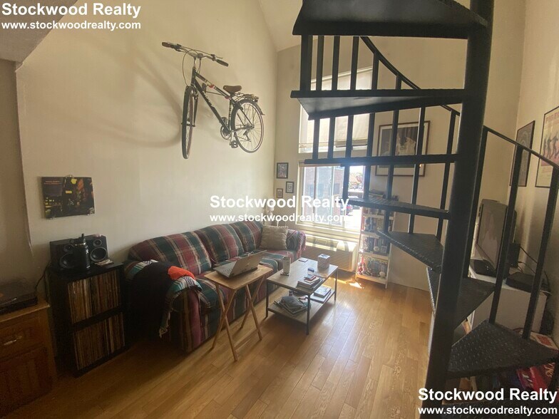 Building Photo - 382 Dorchester St