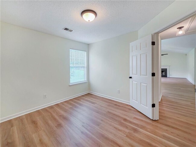 Building Photo - 2806 Vintage Wood Way