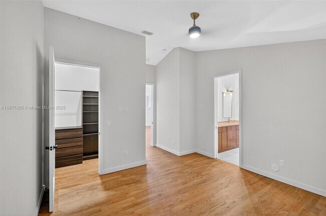 Building Photo - 2330 Overbrook St