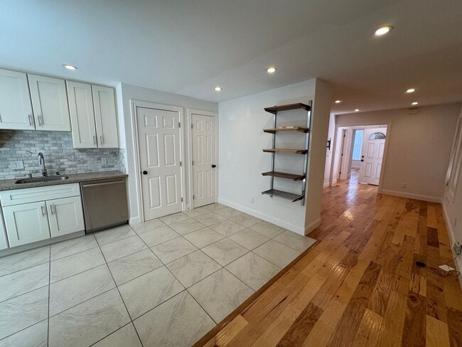 Building Photo - 2713 Sutter St