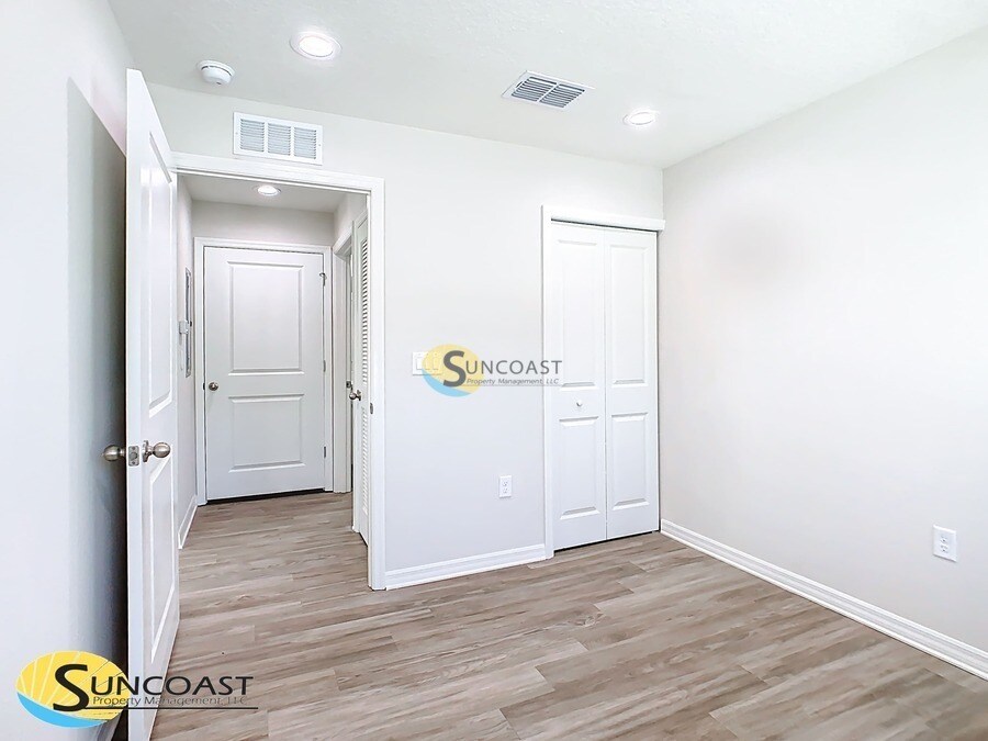 Building Photo - 3821 SW 43rd Ct