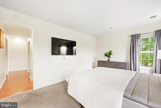 Building Photo - 8792 Grasmere Ct