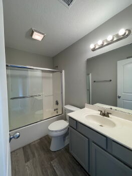 Building Photo - Spacious 3BR+ with fully fenced in backyard