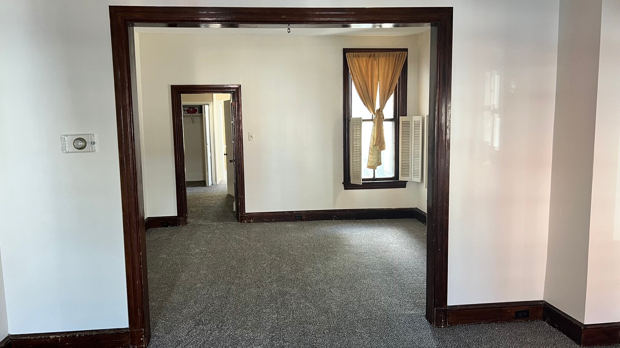 Looking from the front room towards the center room bedroom and kitchen. - 560 Walnut St
