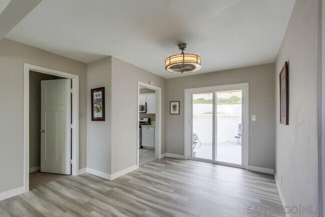 Building Photo - 129 S San Jacinto Dr