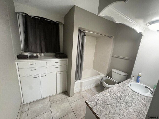 Building Photo - 1859 Front St