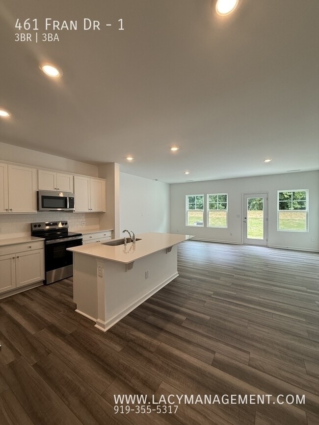 Building Photo - 461 Fran Dr