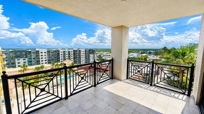 Building Photo - SEASONAL/SHOT TERM/ ANNUAL Turnkey furnished high end condo downtown