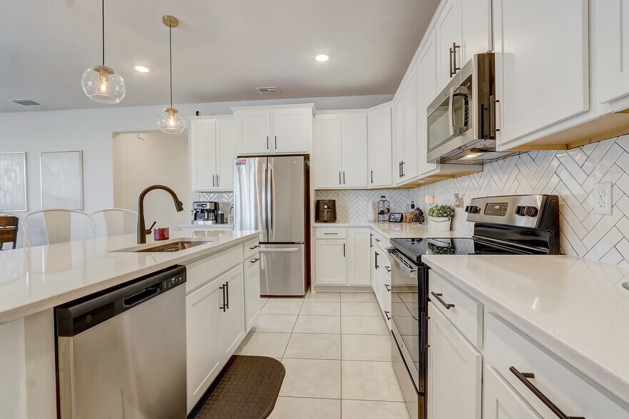 Building Photo - 362 Sofia Ln