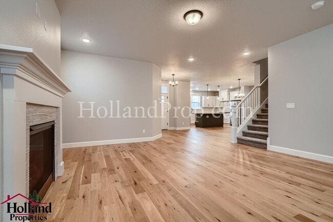 Building Photo - Luxurious South Hillsboro Home with a Fenced Backyard!