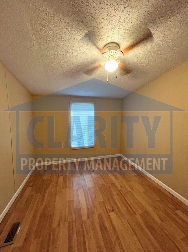 Building Photo - Spacious 4-Bedroom, 2-Bath Home!