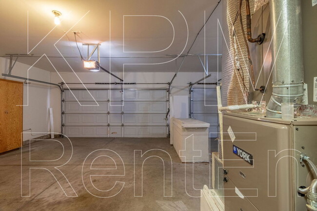 Building Photo - 10314 Creek Trail Cir